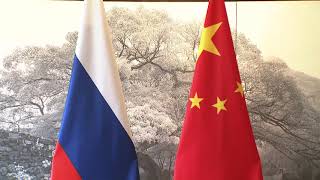 Chinese FM meets Russian counterpart